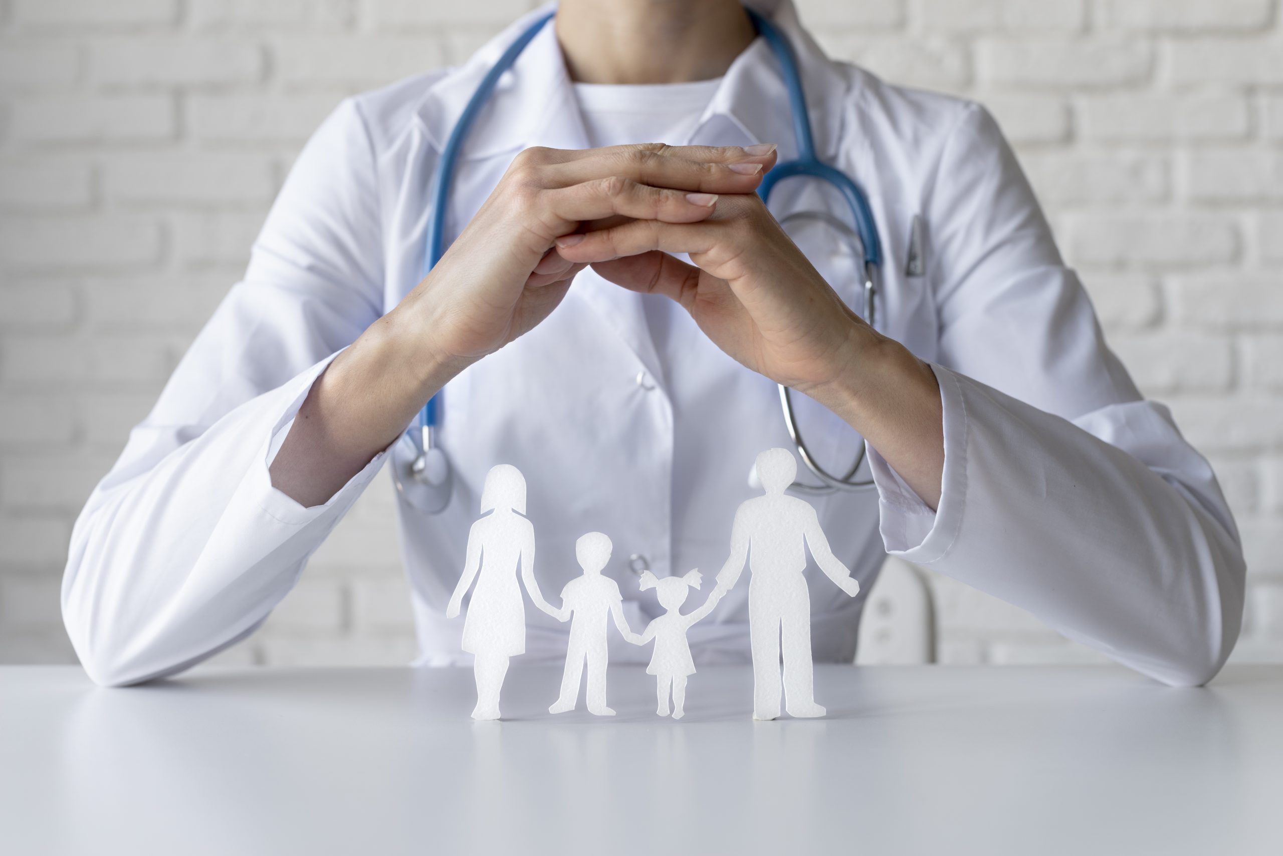 Internal Medicine vs. Family Medicine: 6 Key Differences to Consider